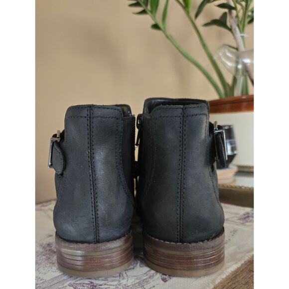 Clarks Black Women's Camzin Hale Ankle Boot Size 8 - Picture 3 of 7